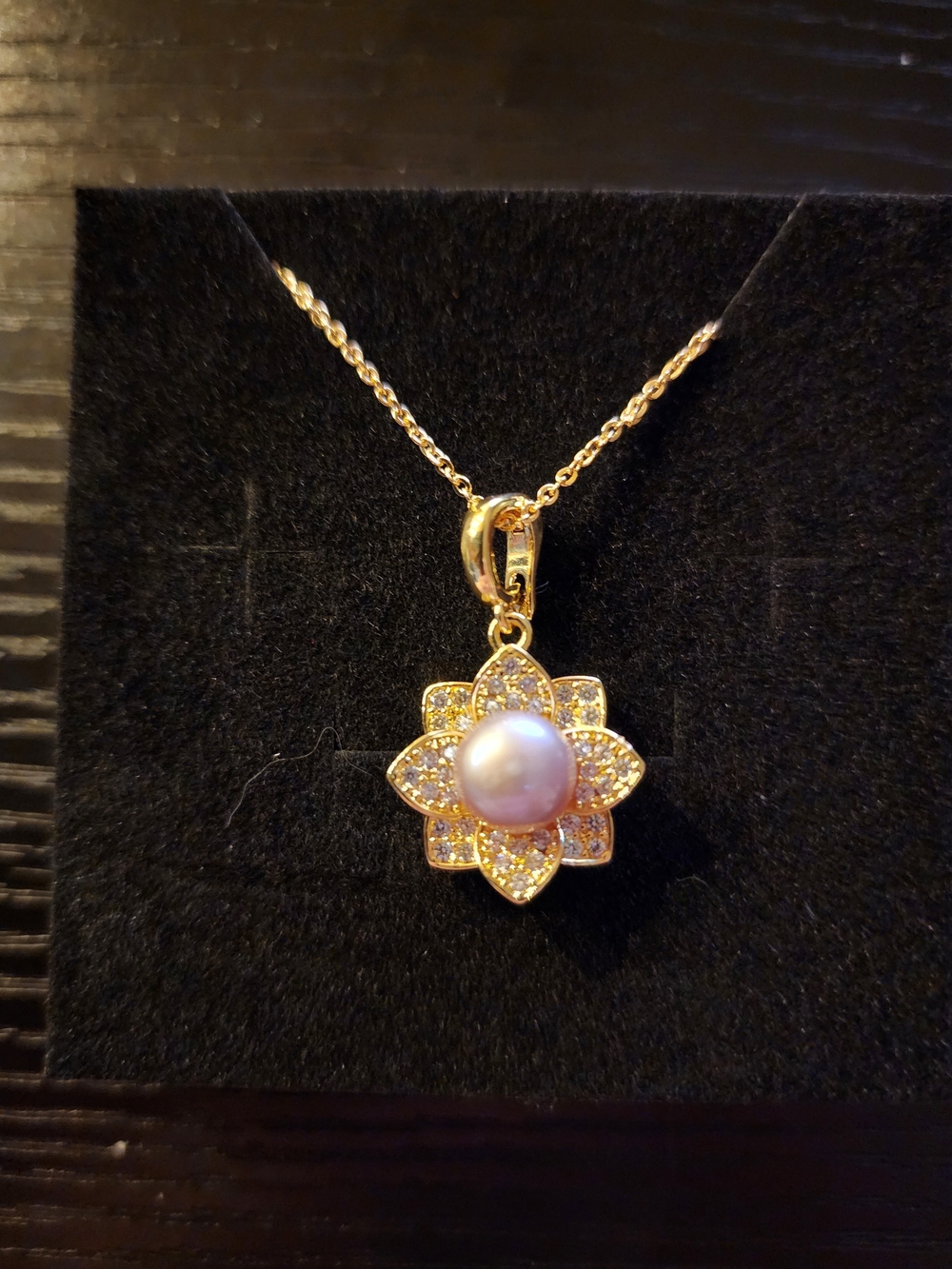 Floral Pearl Pendant Necklace in Gold & Pink Like New